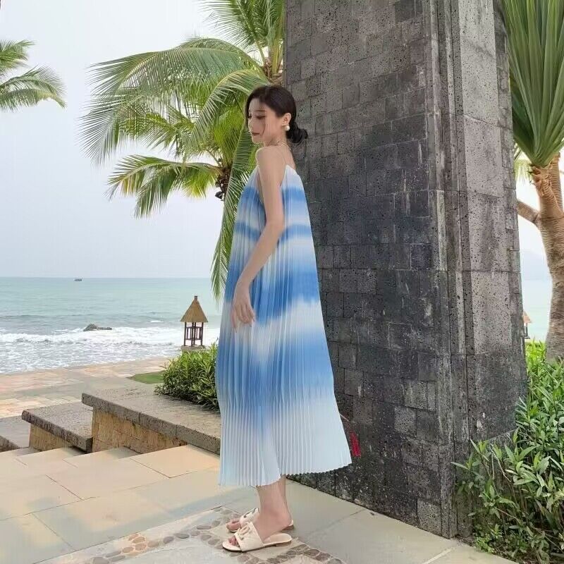 Elegant vacation style gradient blue strap dress summer New loose fit thin overknee long dress for women