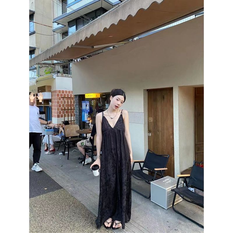 2023 Spring and Summer New Black Hepburn Style Sexy Bottoming Printed Suspender Skirt Cold Style High-Grade Midi Dress for Women