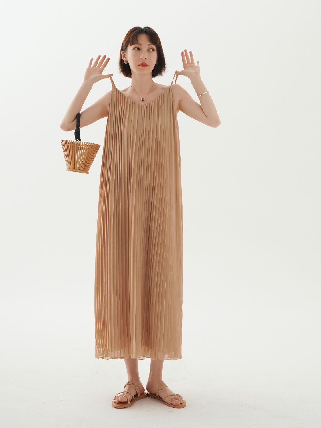 2024 mùa hè mới thiết kế cảm giác thích hợp lỏng lẻo tính khí v-cổ xếp li treo váy của phụ nữ dài kaki Ăn mặc
