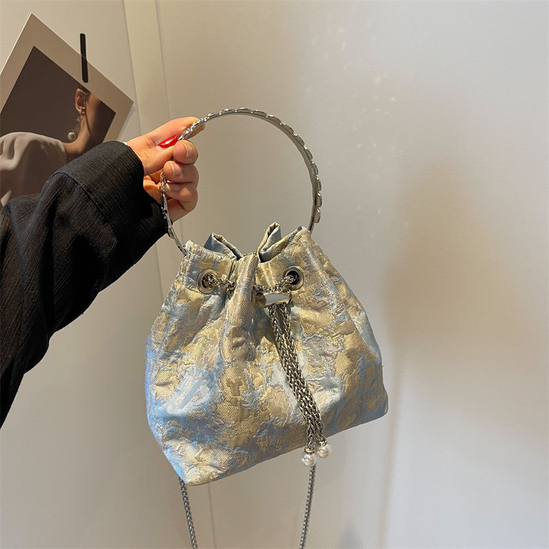 High-Grade Special-Interest Design Bag Women's 2023 New Summer Popular Hot-Selling Product Chain Messenger Bag Portable Bucket Bag