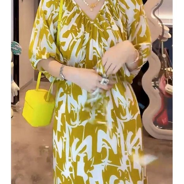 2023 New Women's Summer Dress Dignified Large Size Chubby Slimming Dress Elegant Graceful Floral V-neck Dress