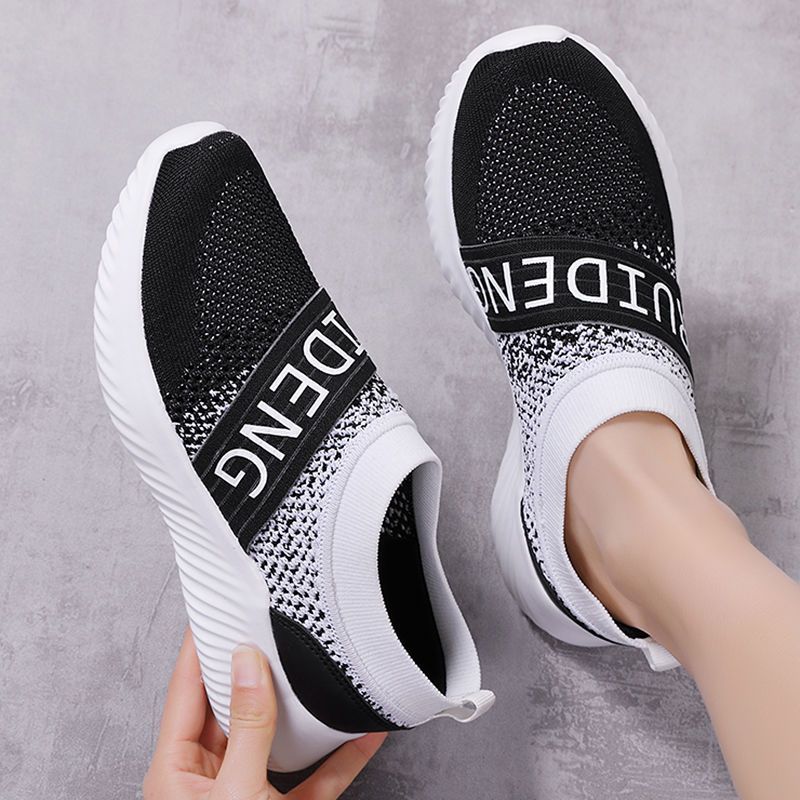 Slip-on Sneakers for Women 2023 Spring and Summer New Breathable Lightweight Women's Shoes Soft Bottom Casual Old Beijing Cloth Shoes for Women