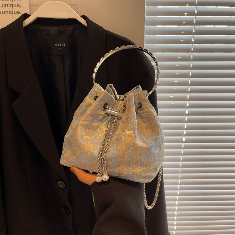 High-Grade Special-Interest Design Bag Women's 2023 New Summer Popular Hot-Selling Product Chain Messenger Bag Portable Bucket Bag