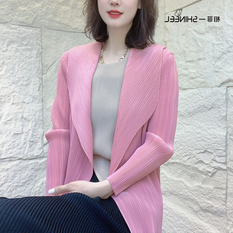 Miyake xếp ly tay áo dài bên ngoài áo cardigan áo khoác nữ mùa thu thời trang khí chất linh hoạt phong cách nước ngoài cổ áo khoác ngắn mỏng 0511