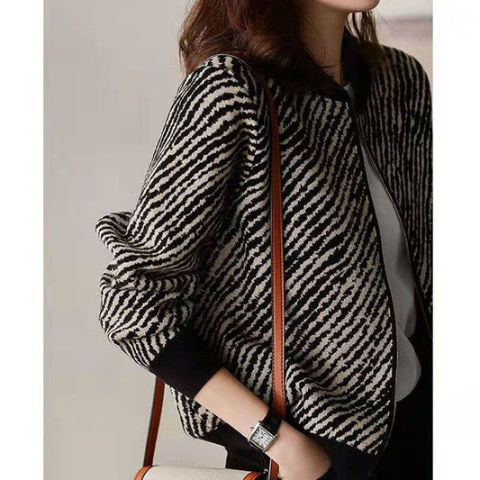 Cổ tròn mùa thu và mùa đông sọc ngựa vằn jacquard khóa kéo áo cardigan dệt kim áo khoác dài tay nữ